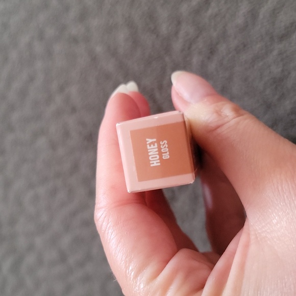 Persona Vegan Lip Gloss in Honey 6ml - Picture 2 of 4